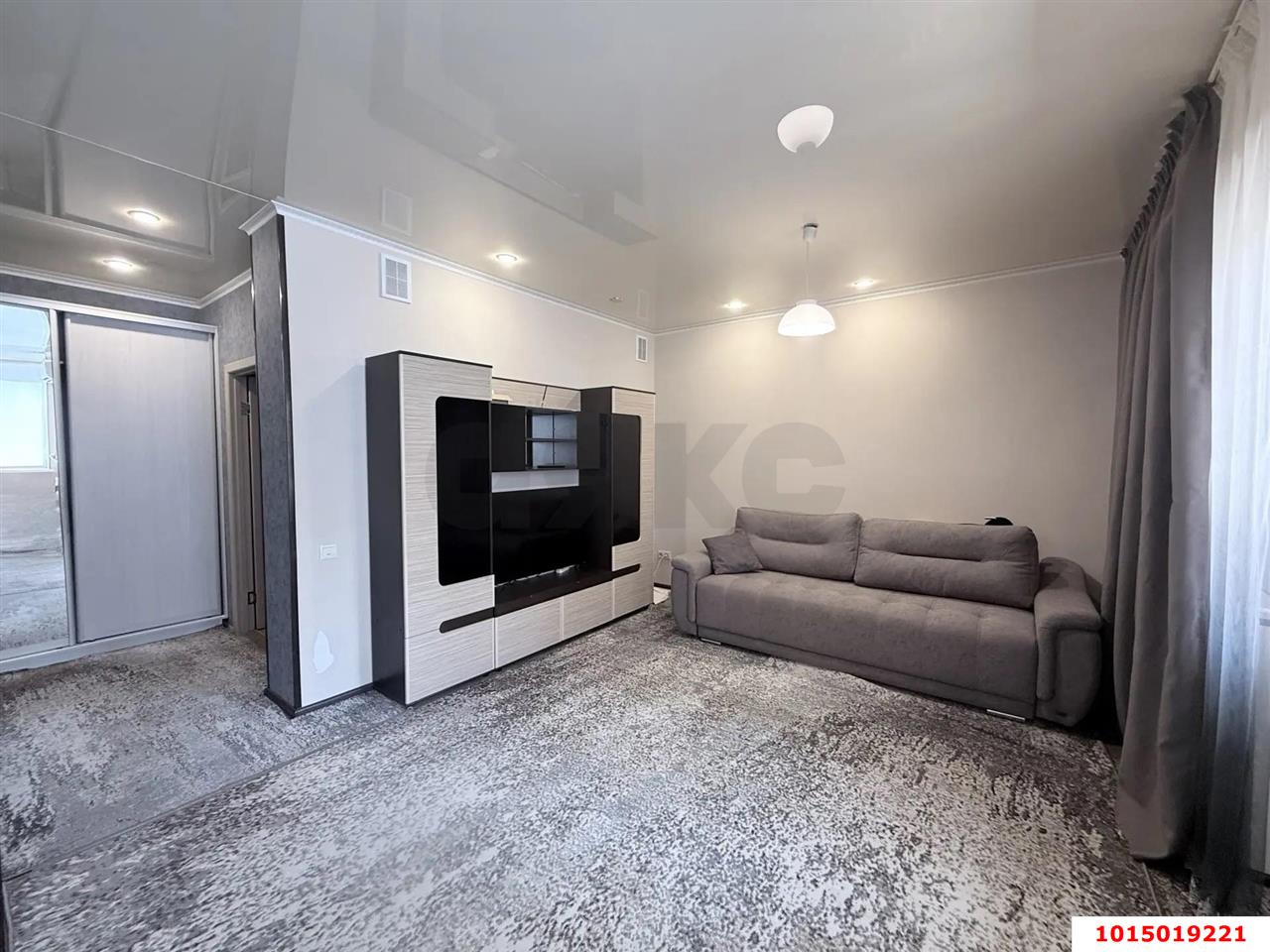 Фото №2: 1-комнатная квартира <span class="whitespace-nowrap">41 м²</span>, <span class="whitespace-nowrap">2/6 эт.</span> - Краснодар, Прикубанский внутригородской округ, мкр. Музыкальный, ул. имени Сергея Есенина, 112