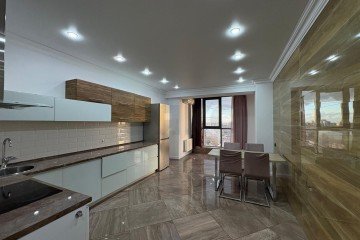 Фото №1: 2-комнатная квартира 105 м² - Краснодар, мкр. Центральный, ул. Будённого, 129