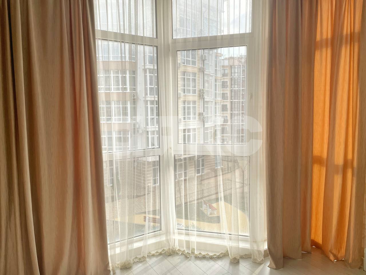 Фото №2: 2-комнатная квартира 72 м² - Геленджик, жилой комплекс Лазурный-2, ул. Верхняя, 4к3