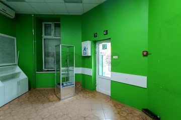 Фото №3: Торговое помещение 18 м² - Краснодар, мкр. Центральный, ул. имени Максима Горького, 111