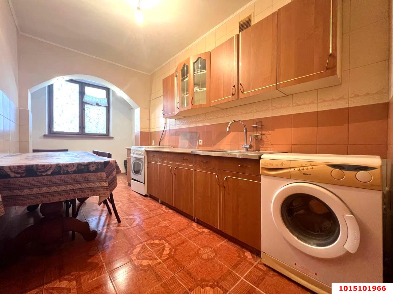 Фото №1: 2-комнатная квартира 52 м² - Лазурный, Прикубанский внутригородской округ, ул. Октябрьская, 7