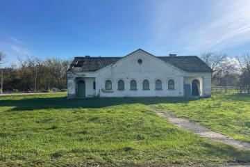 Фото №1: Коммерция 140 м² - Стародеревянковская, п. Сахарного Завода, ул. Кирова, 1