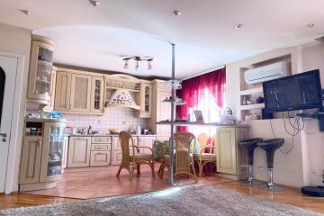 Фото №1: 2-комнатная квартира 82 м² - Краснодар, мкр. Табачная Фабрика, ул. Ипподромная, 53