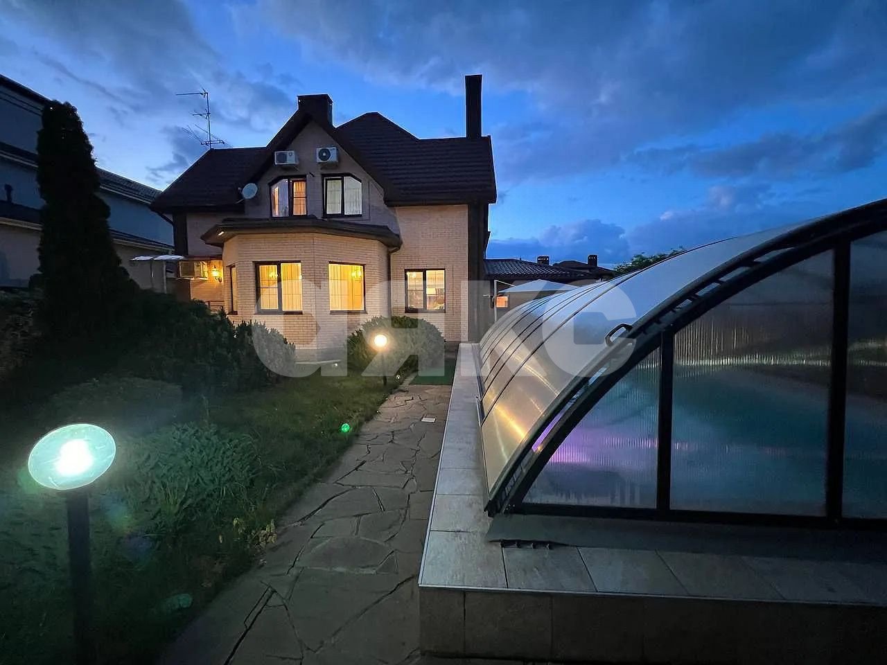 Фото №1: Дом 300 м² + 8 сот. - Янтарный, ул. Земляничная, 5