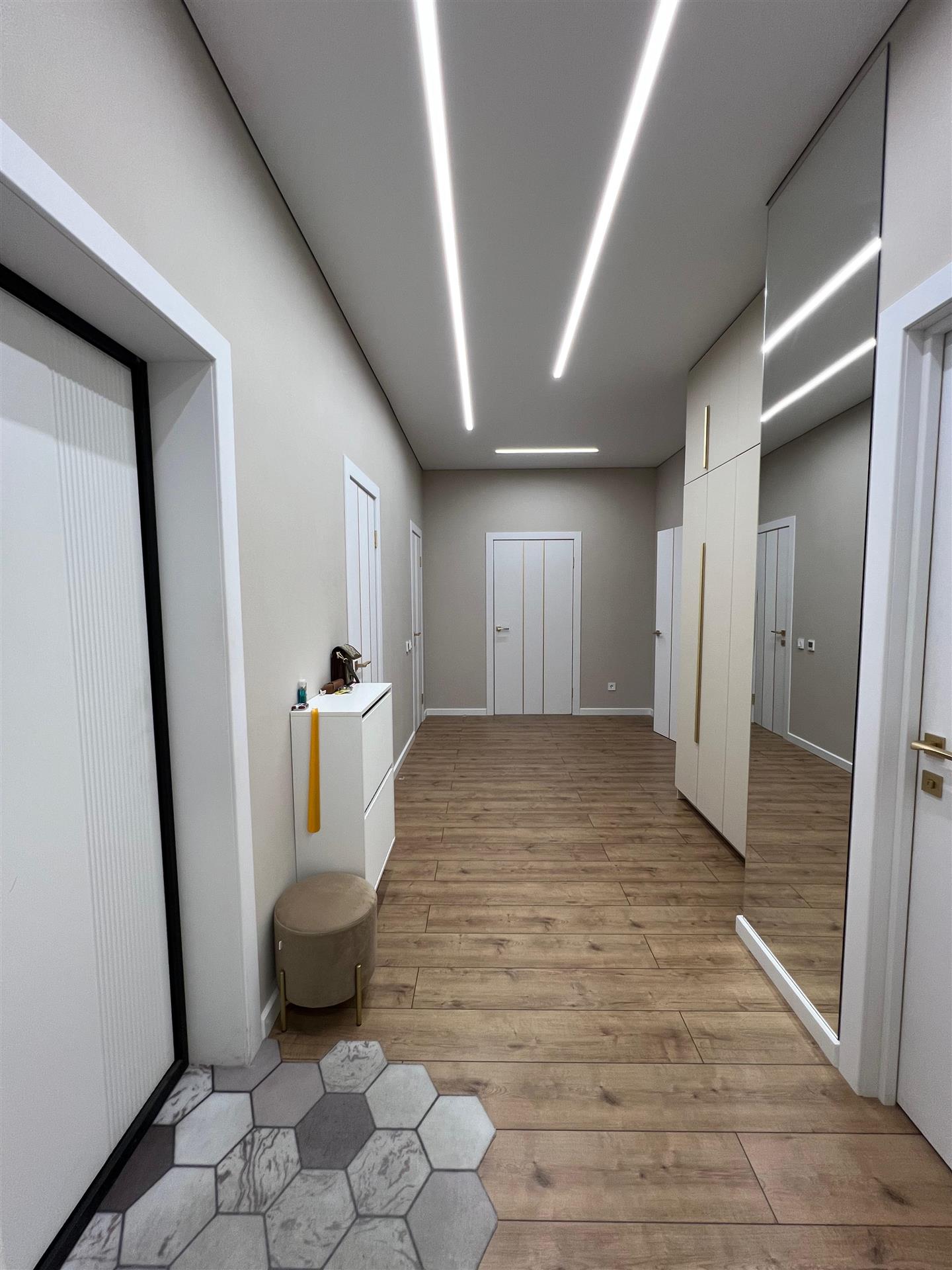 Фото №8: 3-комнатная квартира 106 м² - Краснодар, ЖК Октябрьский, жилой комплекс Центральный, Центральный внутригородской округ, Западный внутригородской округ, мкр. Центральный, ул. Октябрьская, 181/2