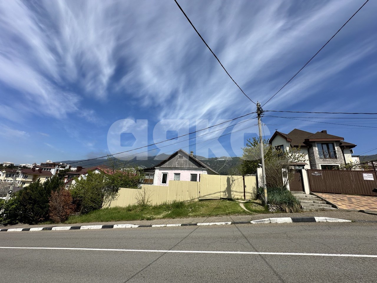 Фото №1: Земельный участок под ИЖС 7.4 сот. - Геленджик, ул. Красных Партизан, 31