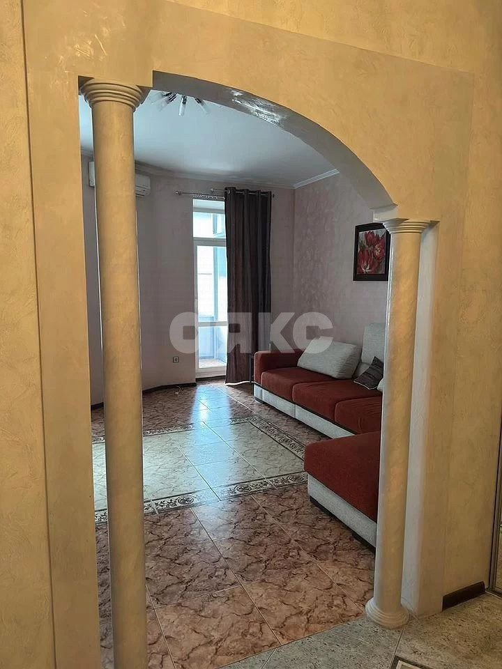 Фото №1: 2-комнатная квартира 72 м² - Ростов-на-Дону, Ленинский, ул. Обороны, 1