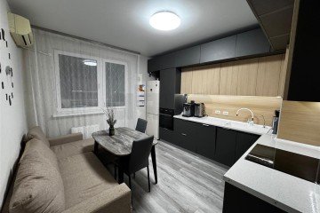 Фото №1: 2-комнатная квартира 74 м² - Краснодар, мкр. Почтовый, ул. имени Валерия Гассия, 19