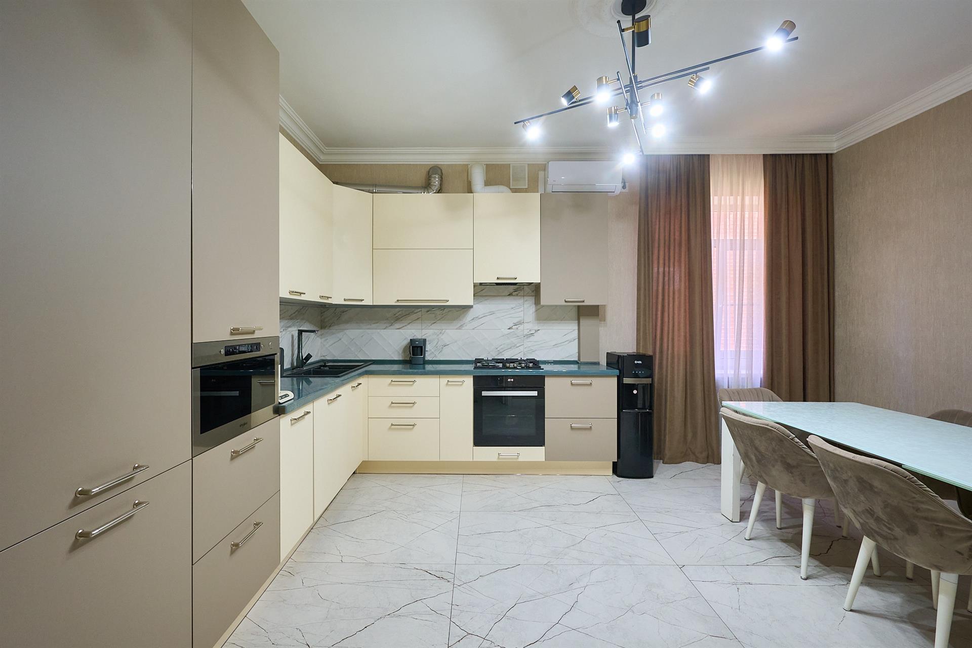 Фото №6: Дом 318 м² + 8.3 сот. - Краснодар, Прикубанский внутригородской округ, Калинино, мкр. Завод Радиоизмерительных Приборов, ул. Алуштинская, 50