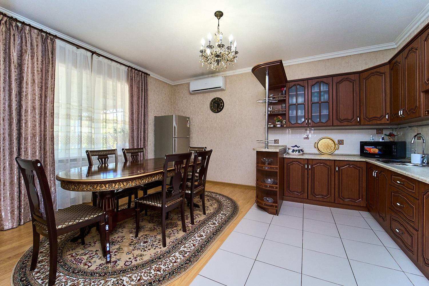 Фото №1: Дом 212 м² + 6.7 сот. - Белореченск, ул. Луценко, 120