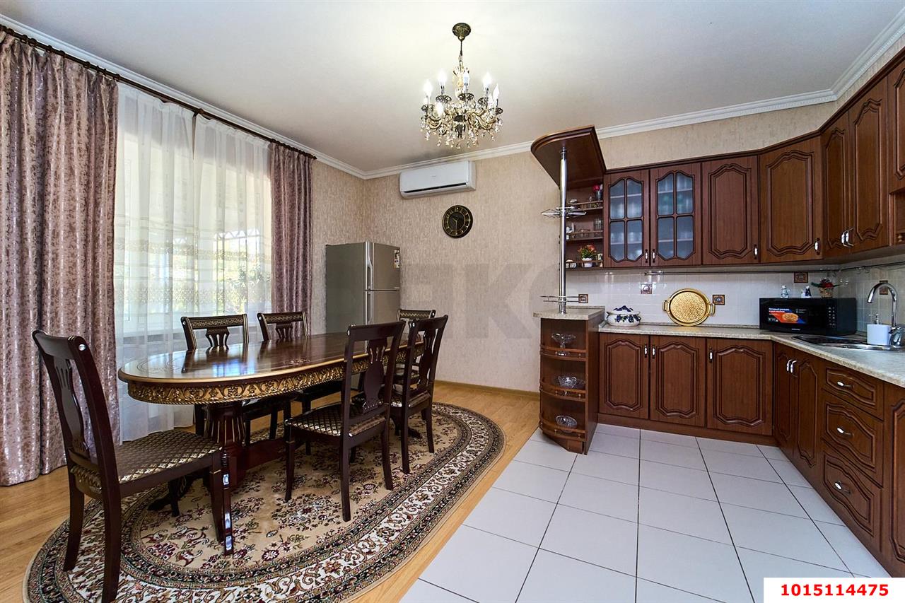 Фото №1: Дом 212 м² + 6.7 сот. - Белореченск, ул. Луценко, 120