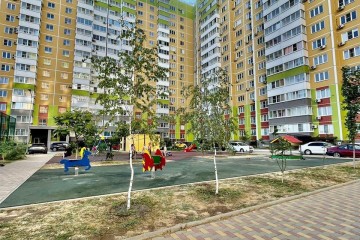 Фото №1: 1-комнатная квартира 43 м² - Краснодар, мкр. Почтовый, ул. имени Валерия Гассия, 20