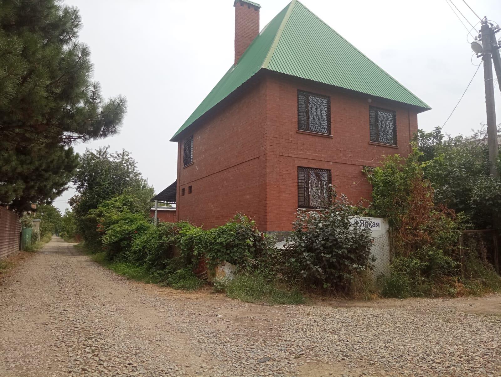 Фото №1: Дом 216 м² + 7 сот. - Ленина, Карасунский внутригородской округ, ст Восток, ул. Центральная, 479