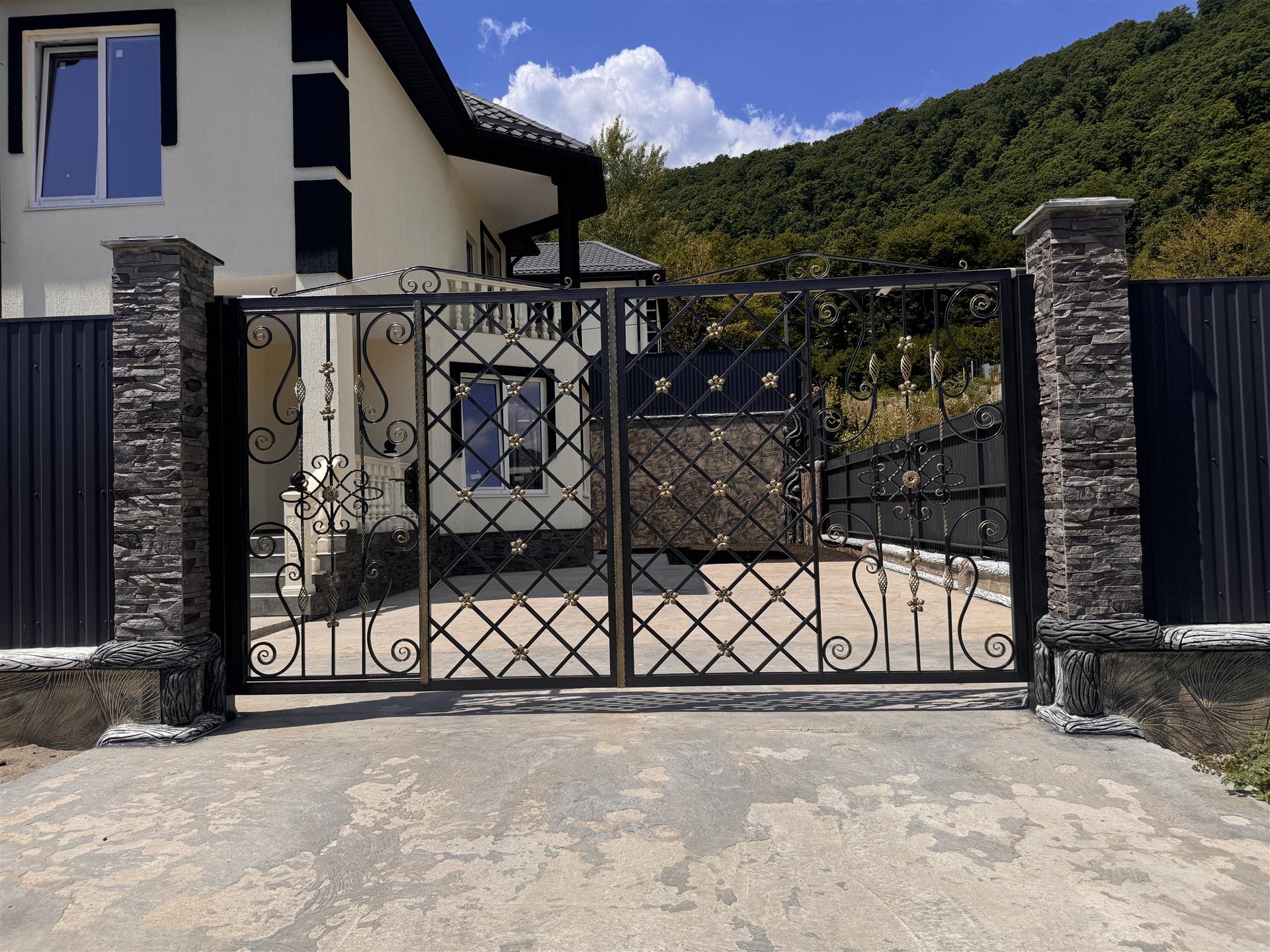 Фото №2: Дом 226 м² + 4.14 сот. - Агой, ул. Радужная, 5