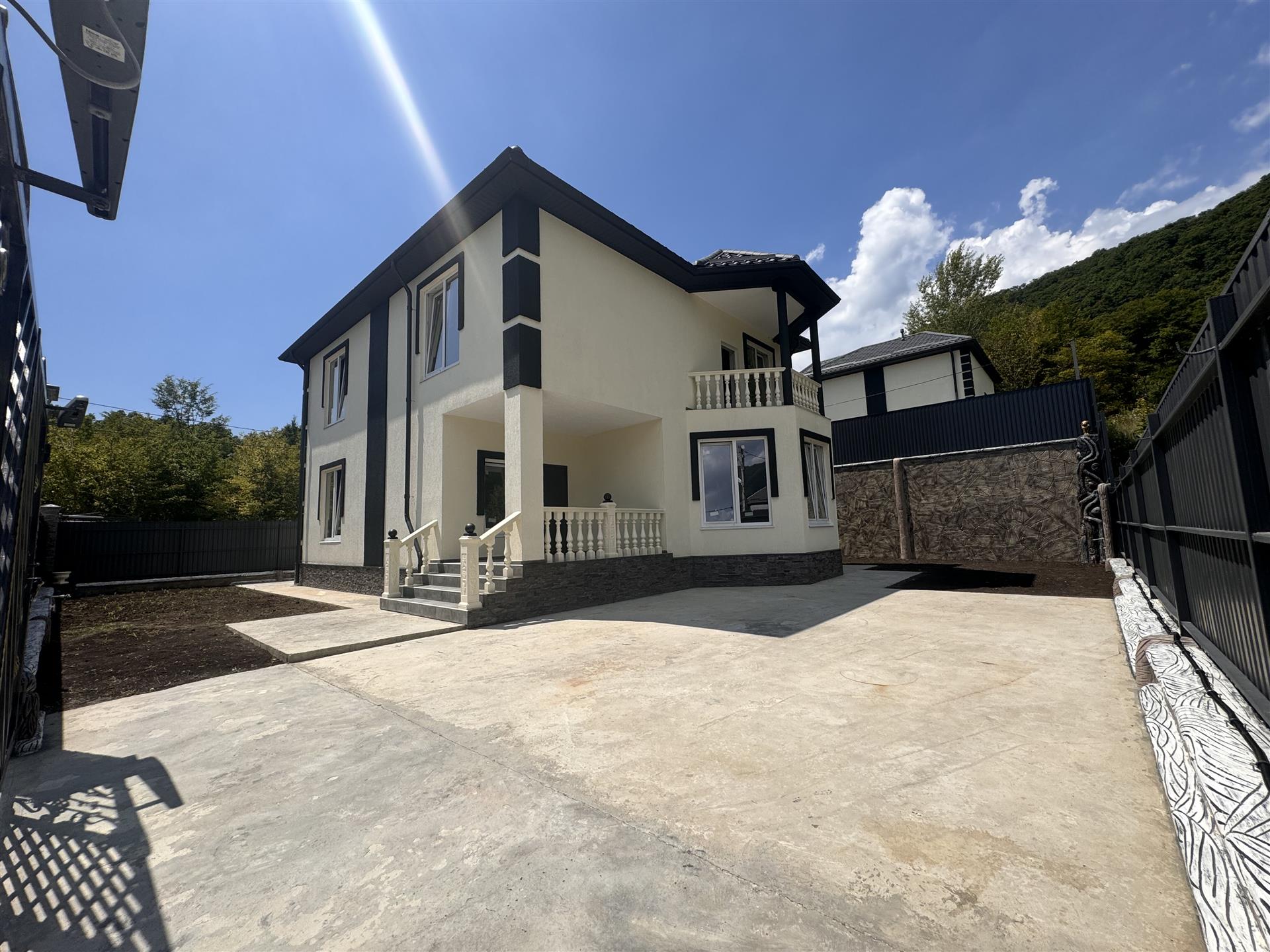 Фото №1: Дом 226 м² + 4.14 сот. - Агой, ул. Радужная, 5