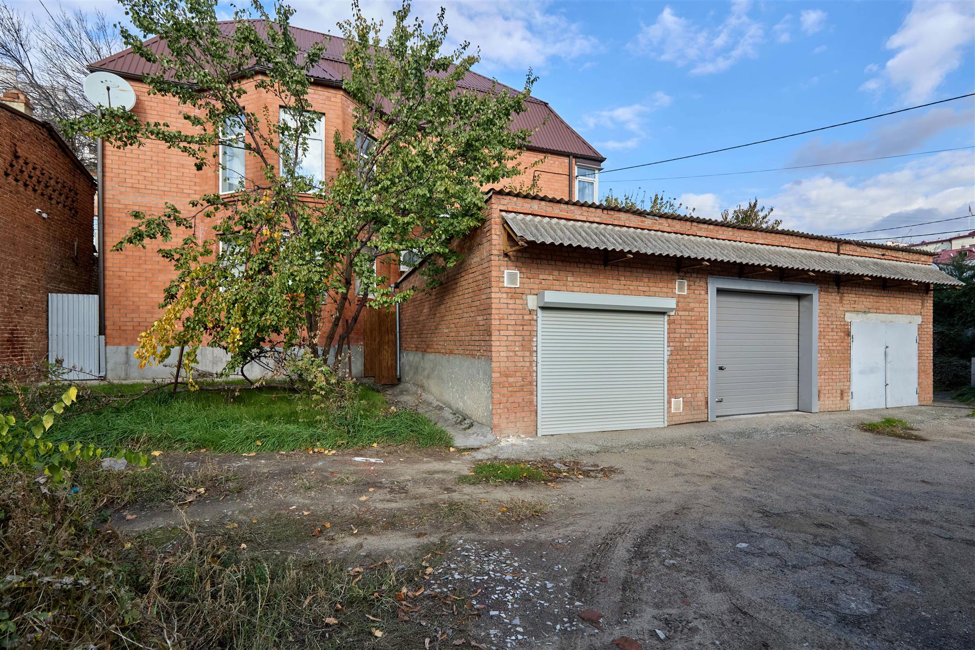 Фото №1: Дом 179 м² + 3.7 сот. - Краснодар, Центральный внутригородской округ, Западный внутригородской округ, мкр. Центральный, ул. Ленина, 39