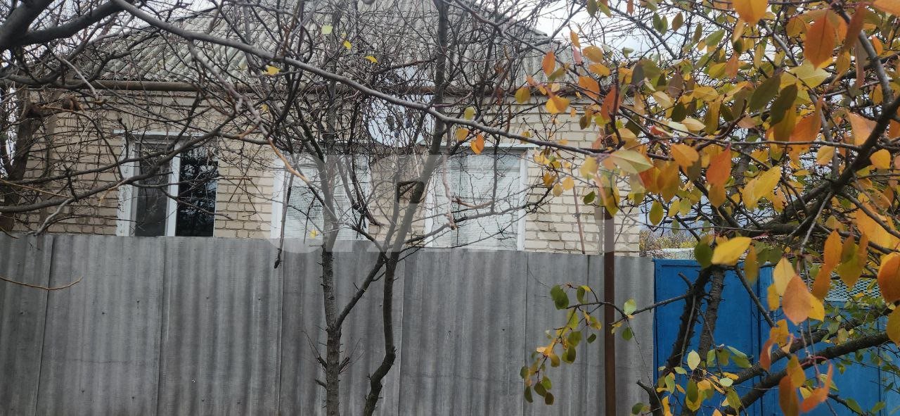 Фото №1: Дом 56 м² + 6 сот. - Станица Луганская, ул. Октябрьская