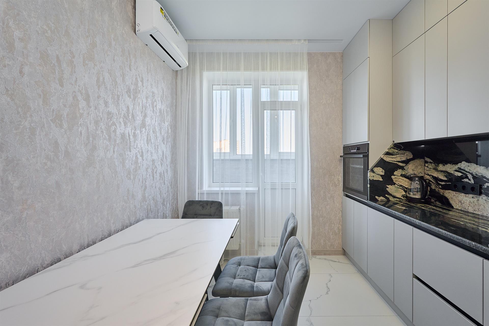 Фото №2: 2-комнатная квартира 55 м² - Краснодар, Прикубанский внутригородской округ, жилой комплекс Свобода, мкр. Краевая Клиническая Больница, ул. Домбайская, 55