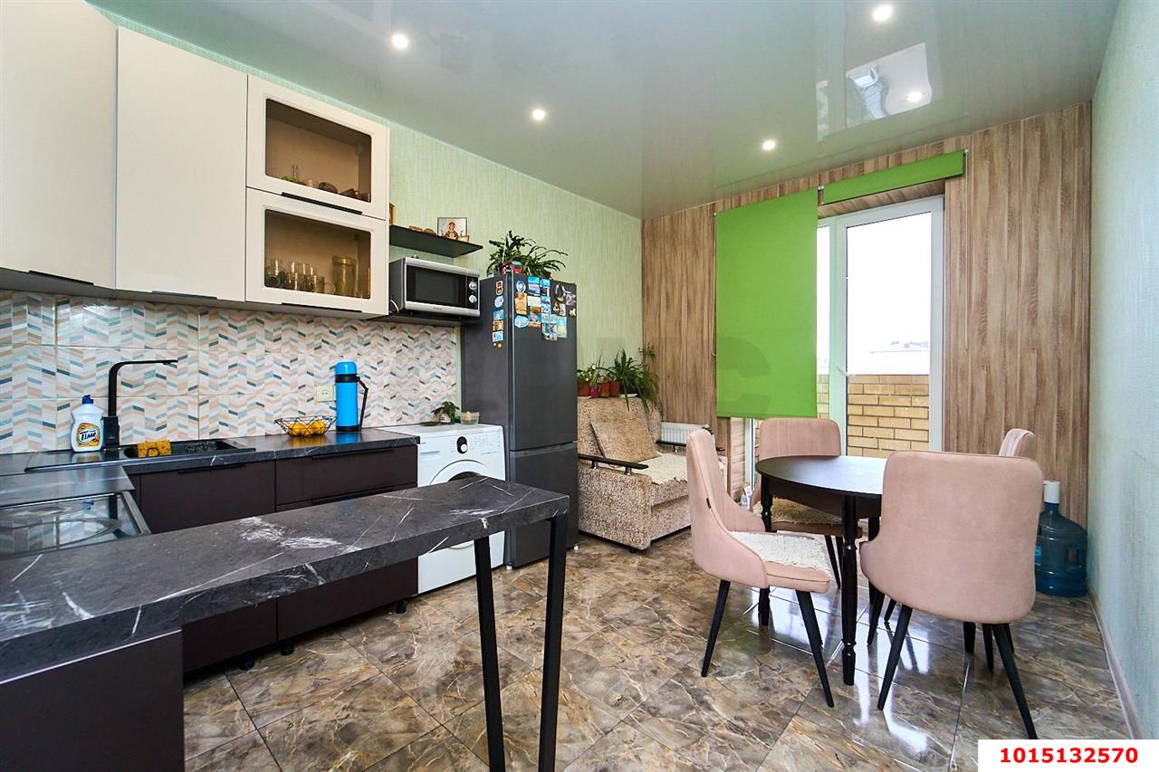 Фото №1: 2-комнатная квартира 69 м² - Краснодар, Музыкальный, ул. имени Сергея Есенина, 110к1