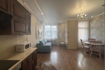 Фото №1: 2-комнатная квартира 68 м² - Краснодар, мкр. Центральный, ул. Комсомольская, 8