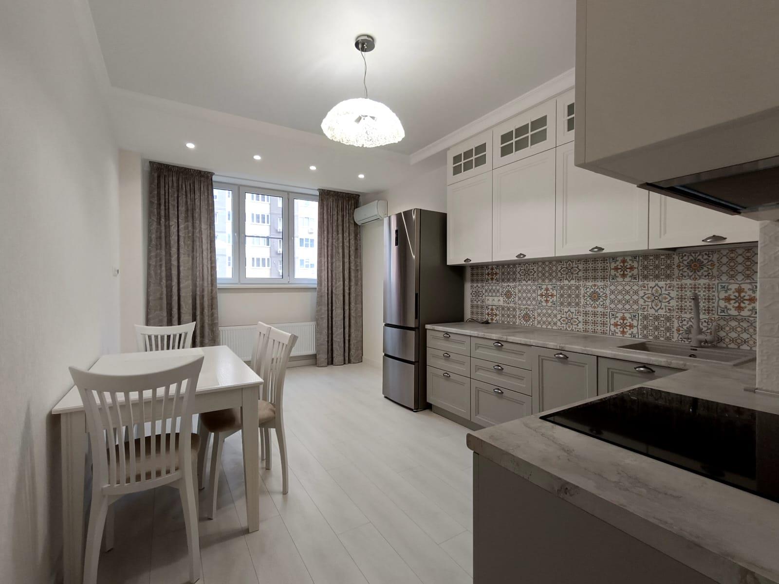 Фото №1: 2-комнатная квартира 70 м² - Краснодар, Прикубанский внутригородской округ, ЖК Губернский, мкр. 1-й квартал, ул. Домбайская, 59