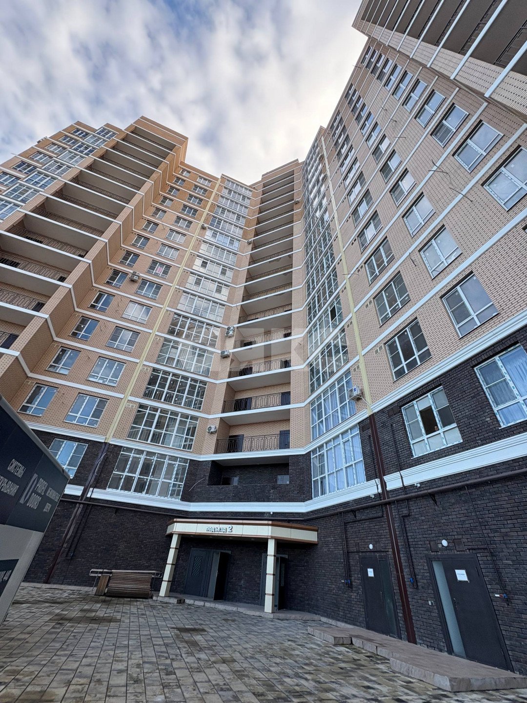 Фото №1: 3-комнатная квартира 105 м² - Майкоп, Старый город, ул. Пирогова, 4