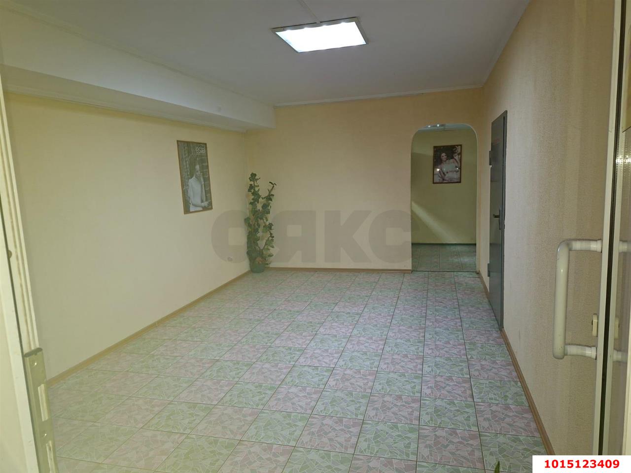 Фото №4: Торговое помещение 20 м² - Краснодар, Юбилейный, пр-кт Чекистов, 40