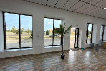 Фото №2: Торговое помещение 422 м² - Кропоткин, мкр. Октябрьский, ул. Чехова