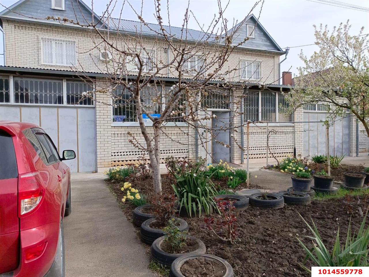 Фото №1: Дом 1000 м² + 10 сот. - Знаменский, Карасунский внутригородской округ, ул. Центровая, 29