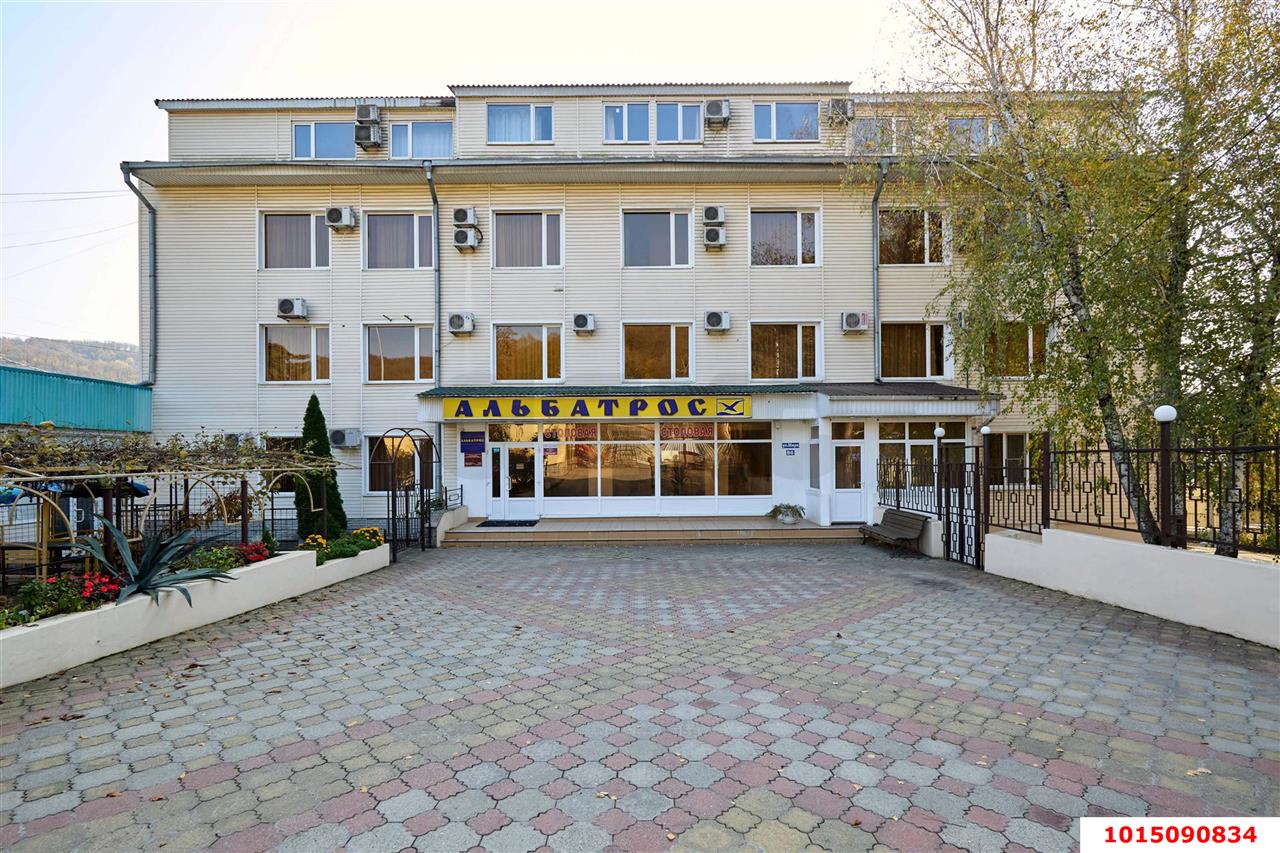 Фото №1: Готовый бизнес 1932 м² - Новомихайловский, Лесной, ул. Мира, 86