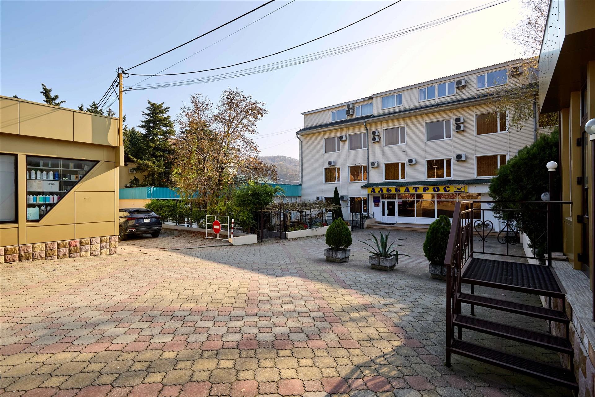 Фото №2: Коммерция 1931 м² - Новомихайловский, мкр. Лесной, ул. Мира, 86