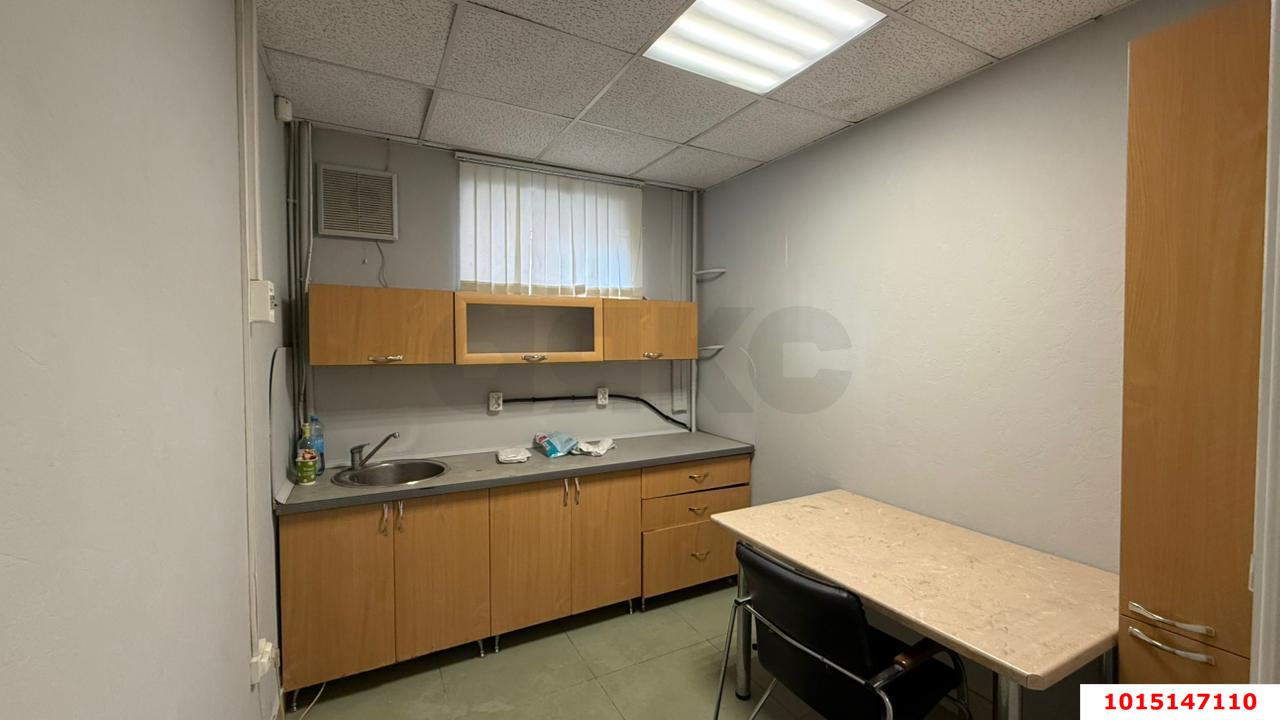 Фото №3: Офисное помещение 65 м² - Краснодар, Западный внутригородской округ, ул. Красная, 155/2