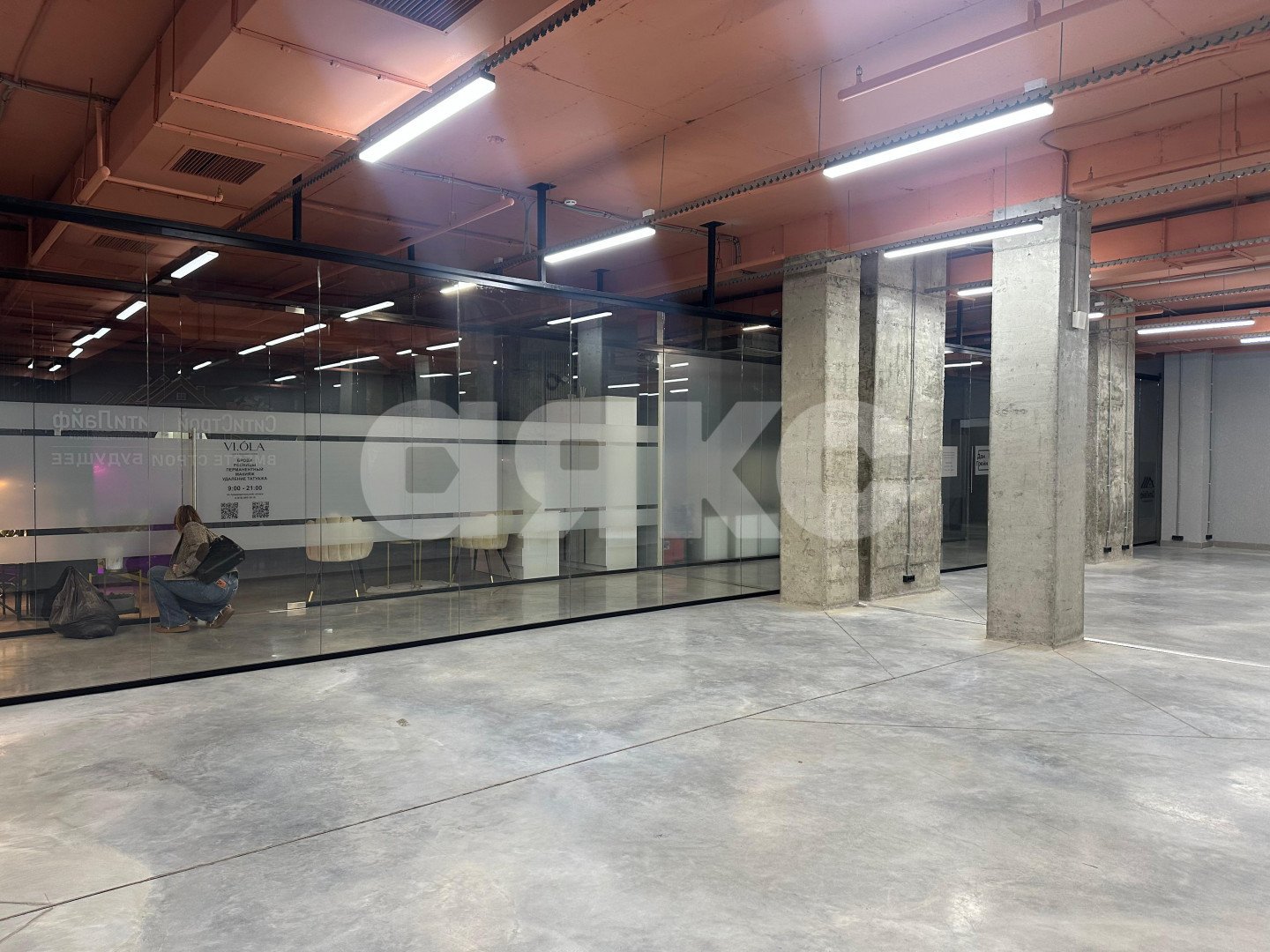 Фото №1: Коммерция 255 м² - Ростов-на-Дону, жилой комплекс Сердце Ростова 2, ул. Ларина, 45с2