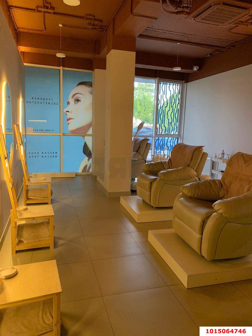 Фото №2: Торговое помещение 96 м² - Краснодар, Центральный, ул. Кубанская набережная, 35