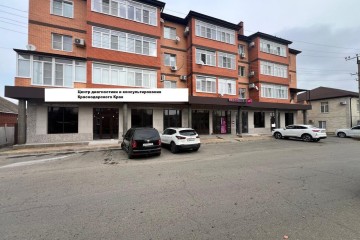 Фото №3: Торговое помещение 444 м² - Брюховецкая, ул. Советская, 50