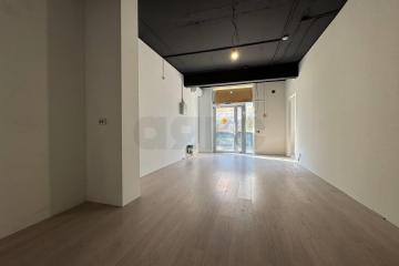 Фото №3: Коммерция 55 м² - Краснодар, мкр. Светлоград, ул. Красных Партизан, 1/4к3