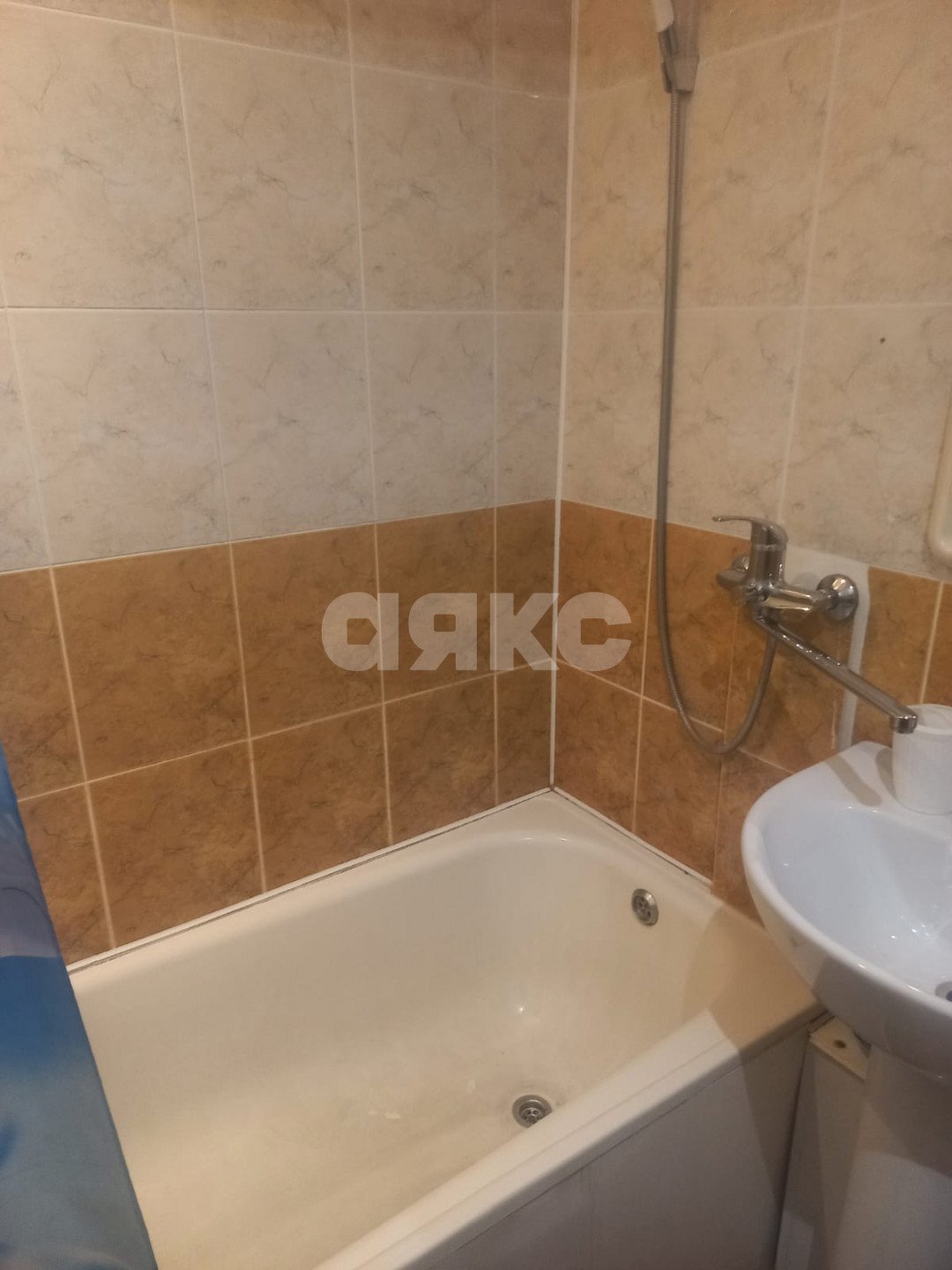 Фото №7: 1-комнатная квартира 37 м² - Геленджик, Толстый Мыс, ул. Леселидзе, 10