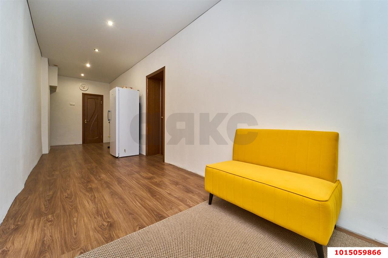 Фото №3: 3-комнатная квартира <span class="whitespace-nowrap">81 м²</span>, <span class="whitespace-nowrap">2/3 эт.</span> - Краснодар, Центральный внутригородской округ, мкр. Дубинка, ул. Ставропольская, 156