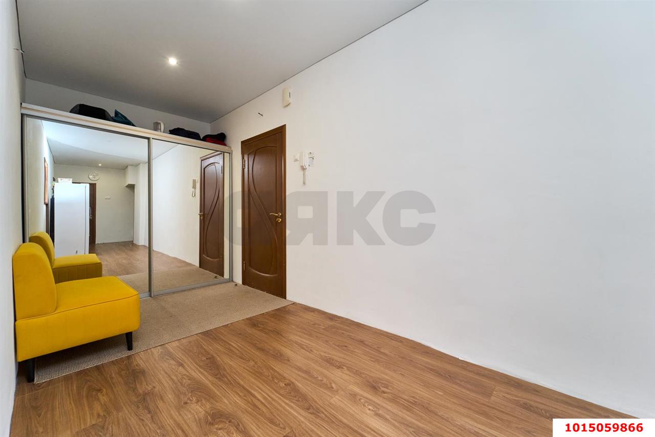 Фото №2: 3-комнатная квартира <span class="whitespace-nowrap">81 м²</span>, <span class="whitespace-nowrap">2/3 эт.</span> - Краснодар, Центральный внутригородской округ, мкр. Дубинка, ул. Ставропольская, 156