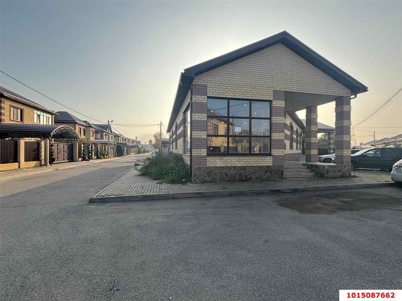 Фото №2: Торговое помещение 311 м² - Ленина, коттеджный  Виктория Престиж, ул. Спортивная, 8