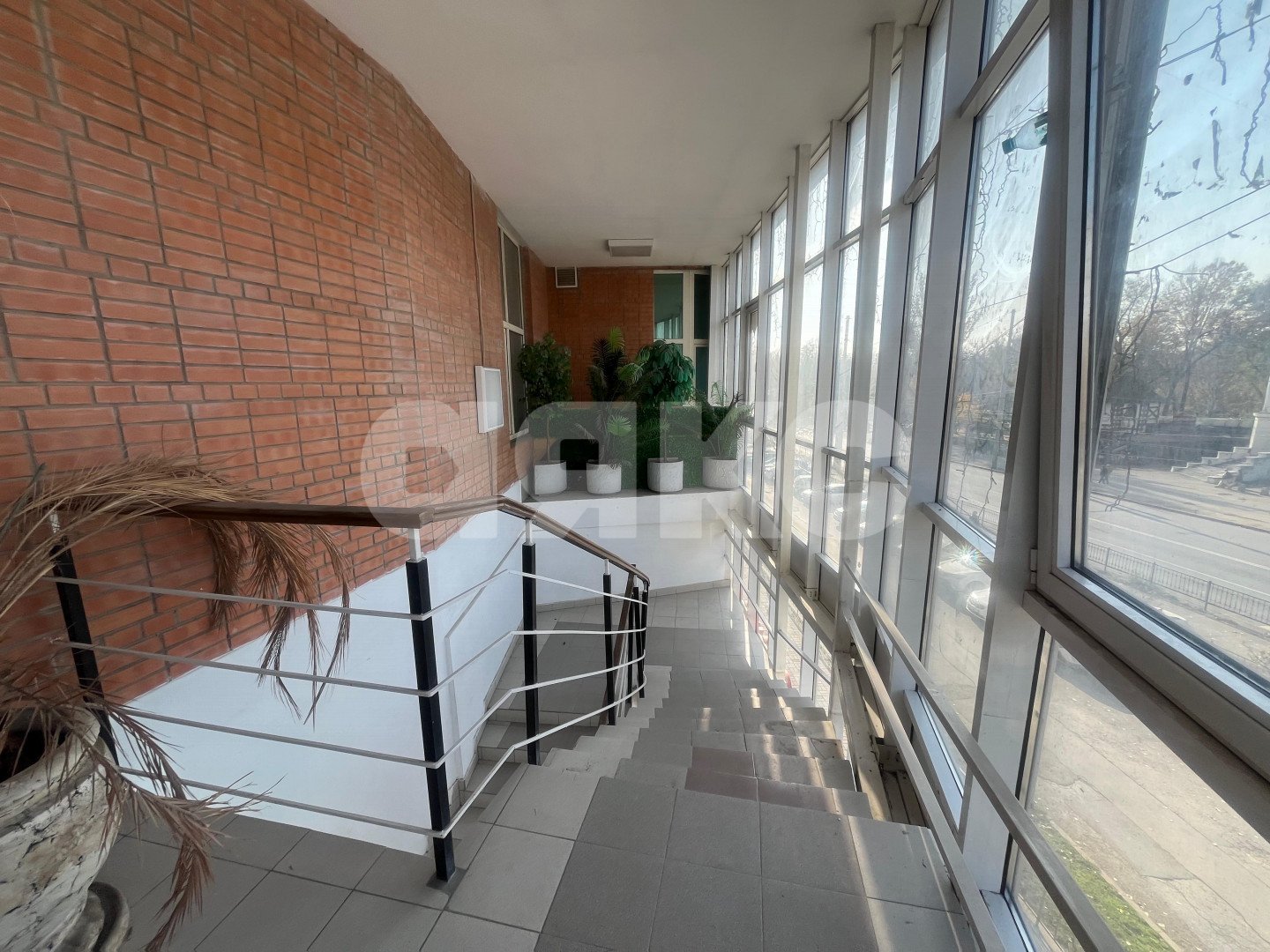 Фото №3: Коммерция 711 м² - Ростов-на-Дону, Сельмаш, пр-кт Сельмаш, 18