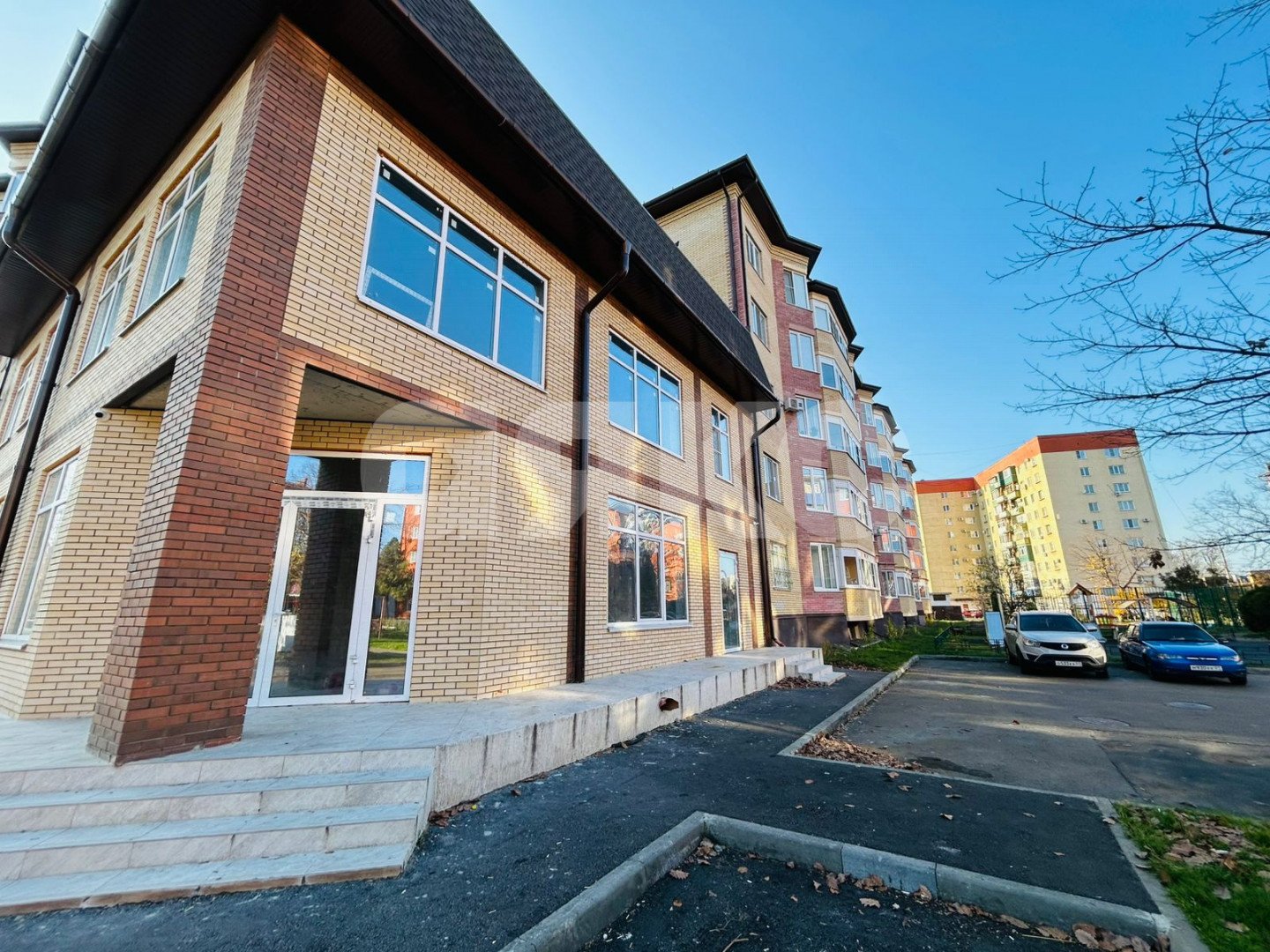 Фото №3: Коммерция 300 м² - Майкоп, квартал Черёмушки, ул. Димитрова, 23