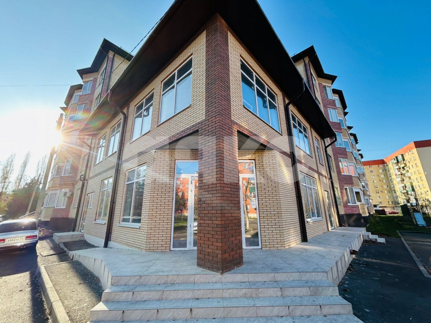 Фото №2: Коммерция 300 м² - Майкоп, квартал Черёмушки, ул. Димитрова, 23