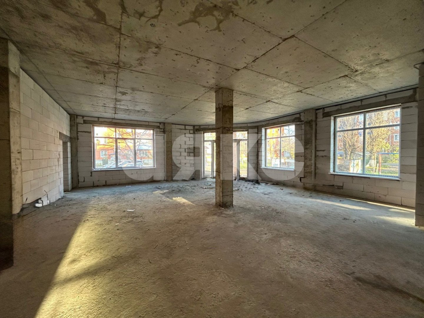 Фото №5: Коммерция 300 м² - Майкоп, квартал Черёмушки, ул. Димитрова, 23