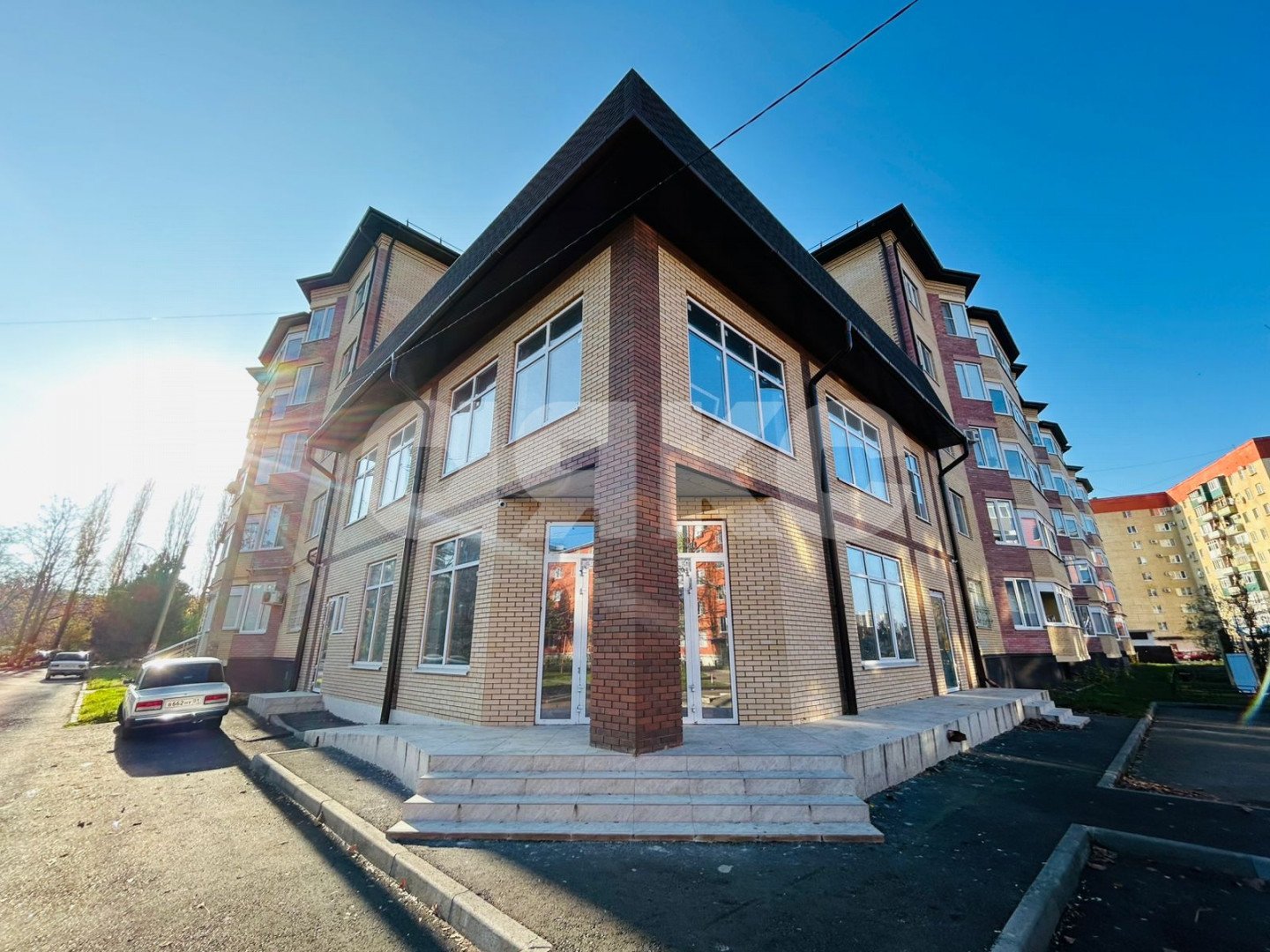 Фото №1: Коммерция 300 м² - Майкоп, квартал Черёмушки, ул. Димитрова, 23