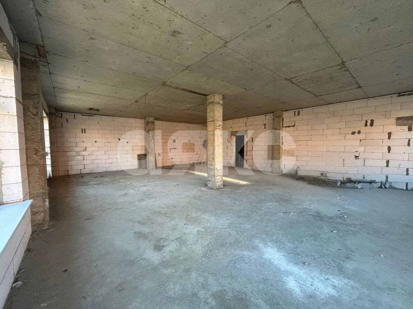 Фото №4: Коммерция 300 м² - Майкоп, квартал Черёмушки, ул. Димитрова, 23