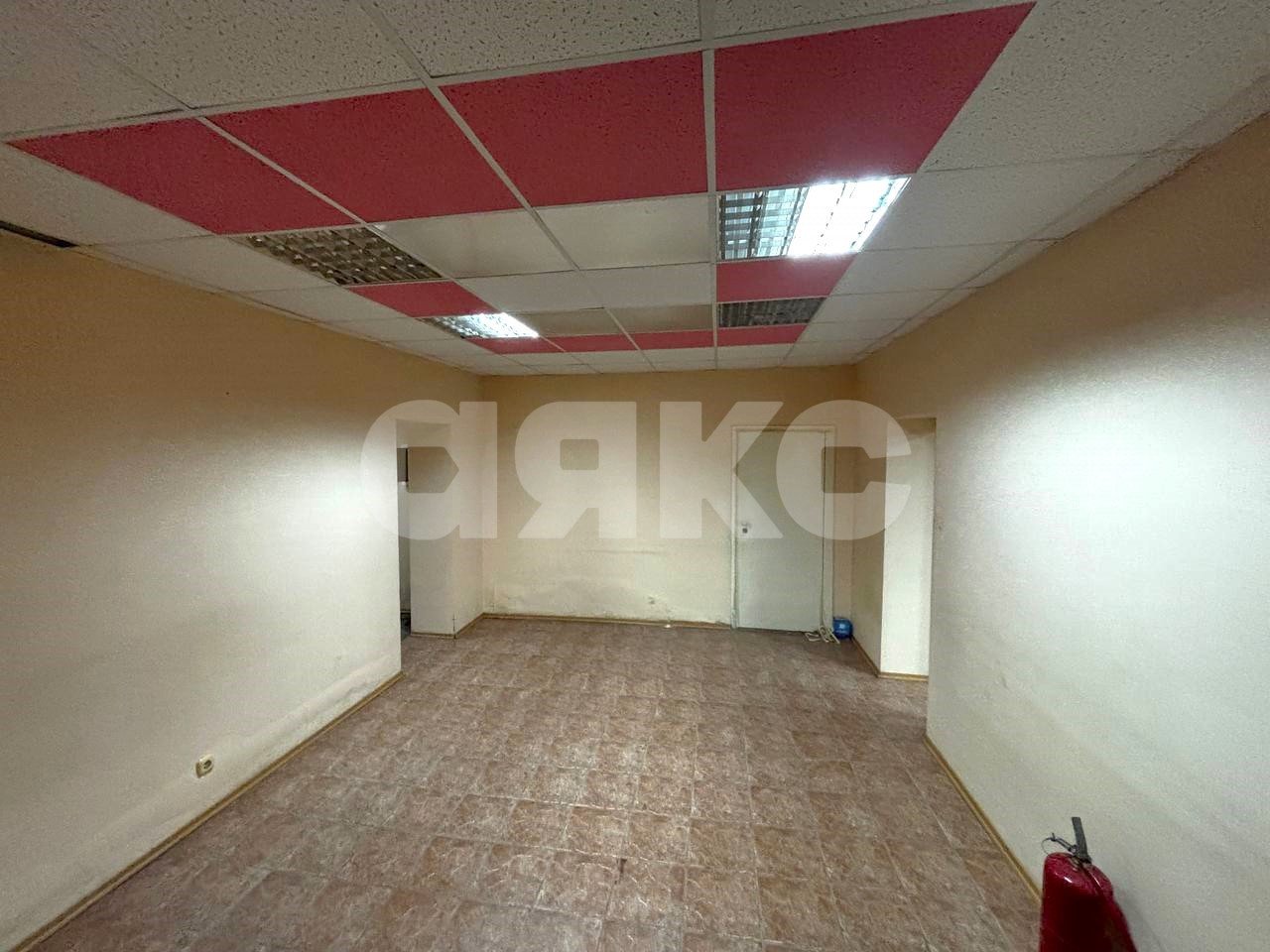 Фото №3: Коммерция 97 м² - Волгоград, Ворошиловский, ул. Огарёва, 1