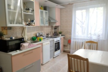 Фото №1: 3-комнатная квартира 77 м² - Краснодар, мкр. Краевая Клиническая Больница, ул. Черкасская, 43