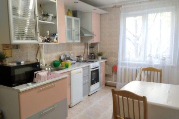 Фото №1: 3-комнатная квартира 77 м² - Краснодар, мкр. Краевая Клиническая Больница, ул. Черкасская, 43