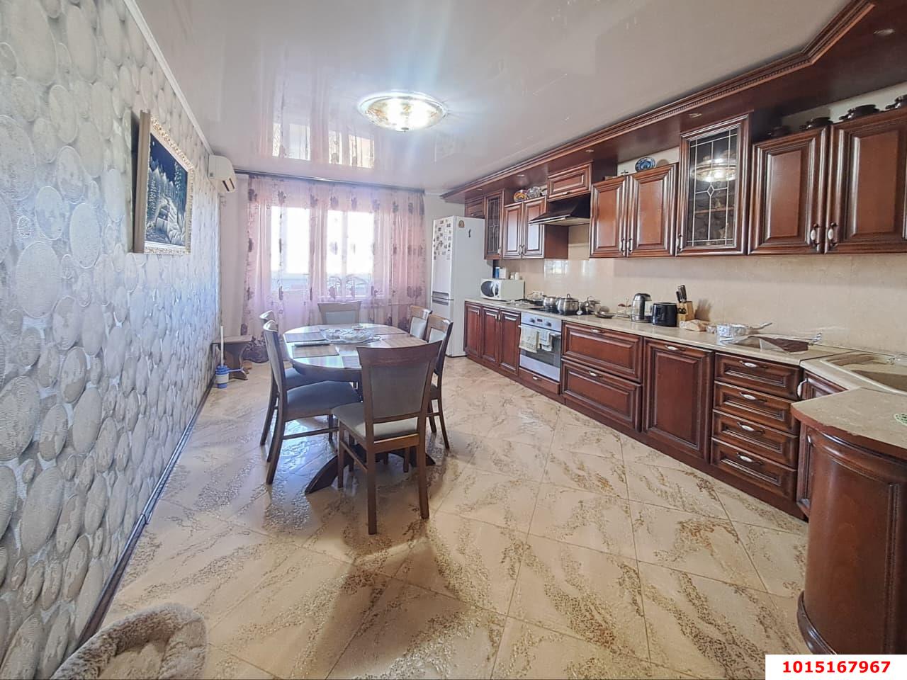 Фото №1: 3-комнатная квартира 100 м² - Краснодар, Западный внутригородской округ, мкр. Юбилейный, ул. Рождественская набережная, 51